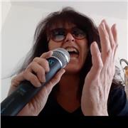 Grâce aux exercices de technique vocale les sons sortiront aisément et sans forces pour résonner dans l'espace et vous permettrons de communiquer en prenant confiance en vous